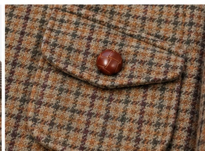 Manteau Mario — détail poche poitrine et bouton