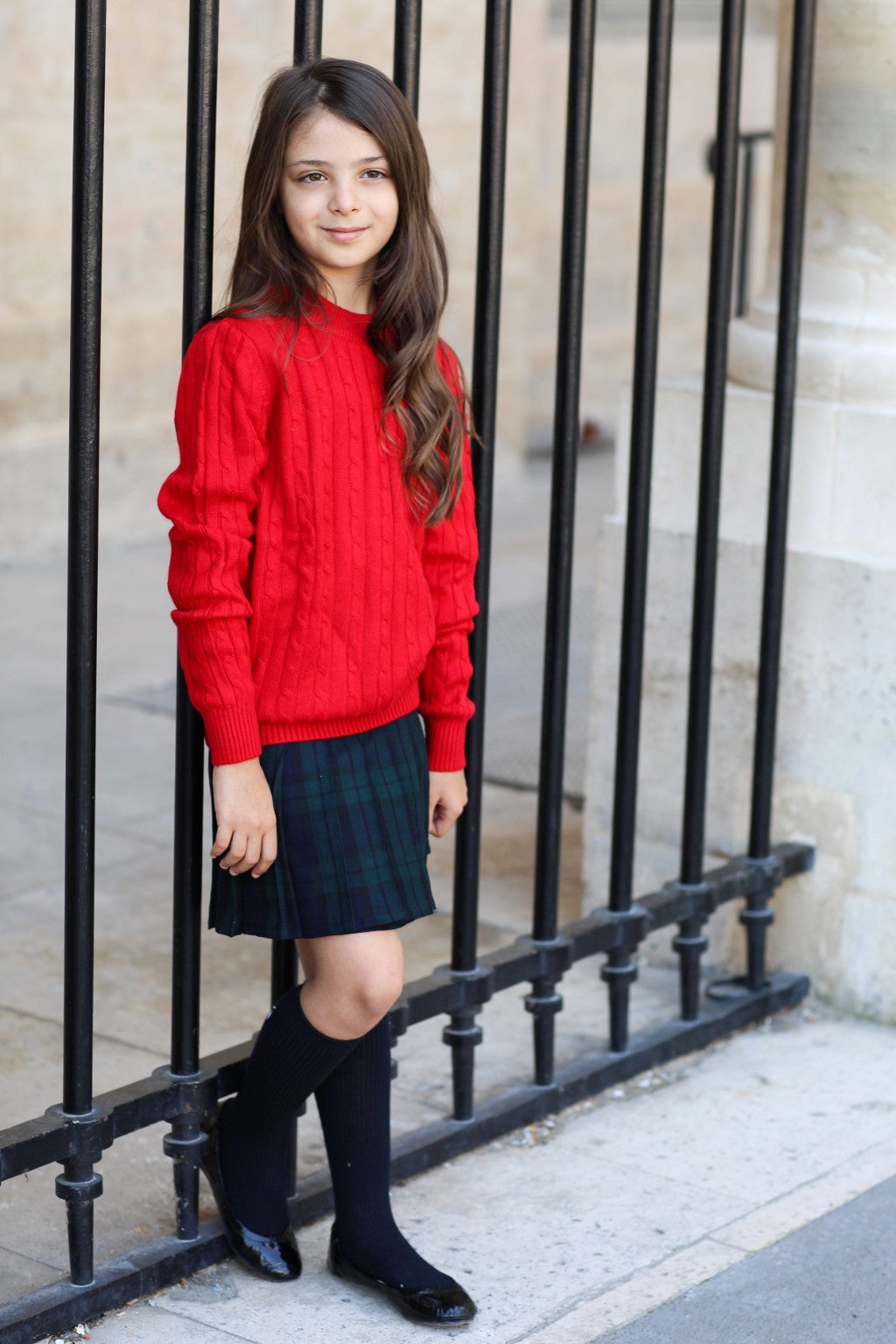 Pull Themis rouge porté — vue en pied