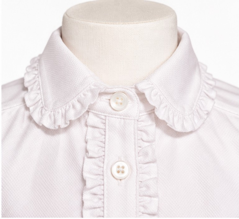 Céleste — détail du col et du plastron
