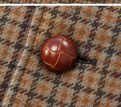 Manteau Mario — détail bouton et tissu tartan